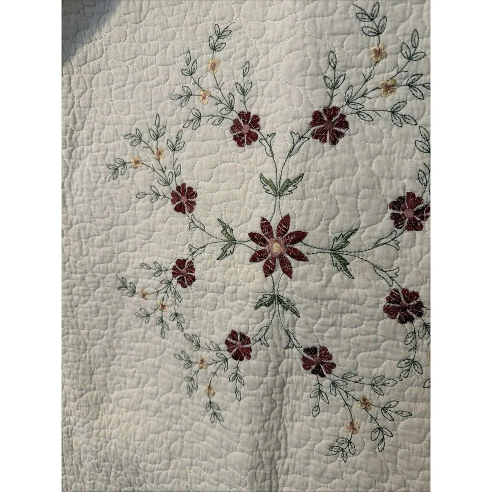 Modern Heirloom Collection Quilt Set Cream Embroidered Pillow Sham Set